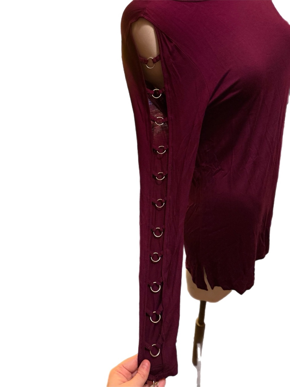 Cable & Gauge Burgundy Top With Cold Shoulder & Metal Rings - Picture 3 of 5